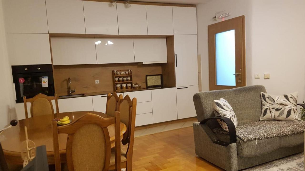 Redon Apartment Priștina Exterior foto